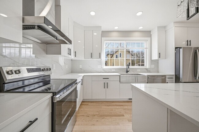 Building Photo - 9 Logan Ave