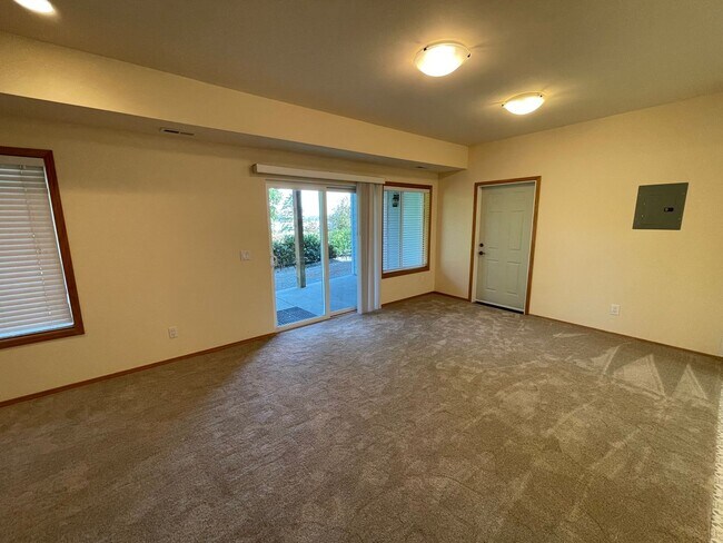 Building Photo - 2128 Freund St