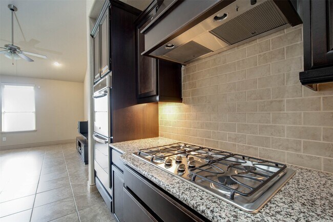 Building Photo - 24111 Valencia Ridge Ln