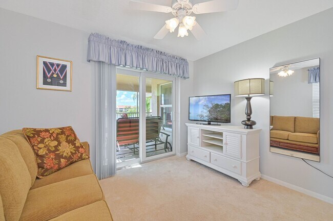 Building Photo - NOW AVAILABLE - Gorgeous Condo in Huntington Lakes!