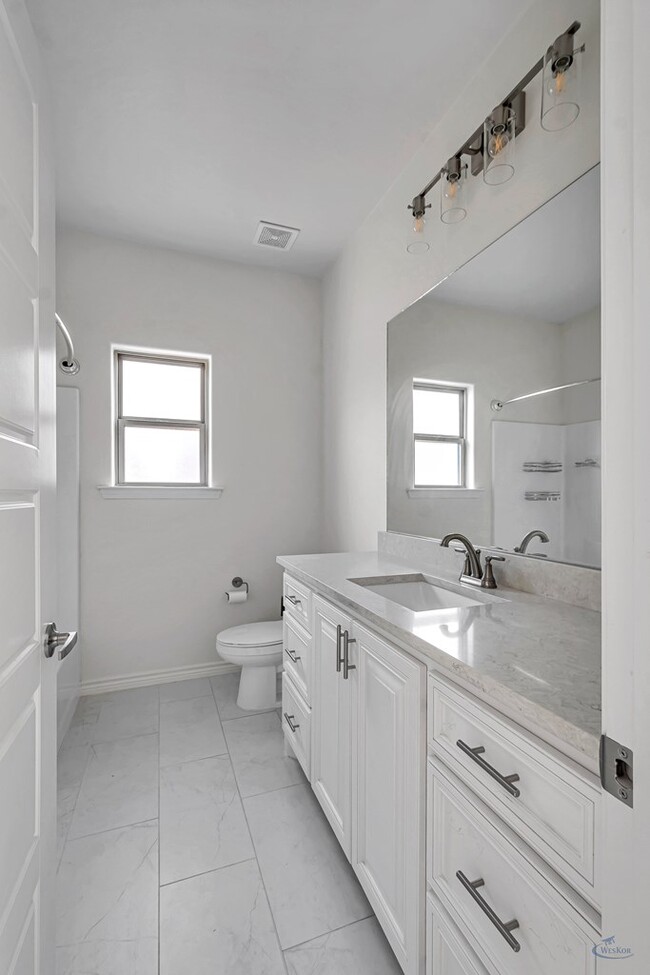 Building Photo - 1813 Wrigley Dr