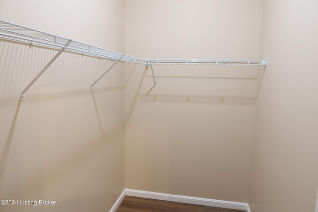 Building Photo - 114 Peonia Rd