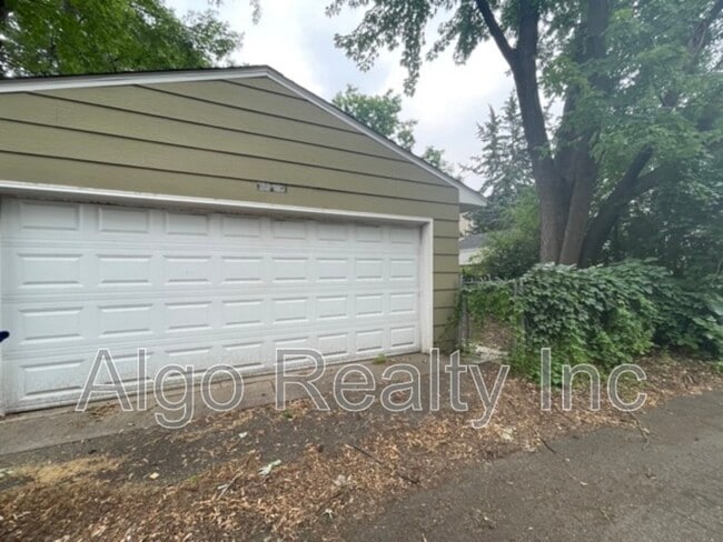 Building Photo - 1475 Albert St N