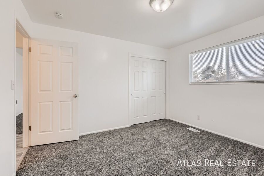 Building Photo - 1446 E 6710 S