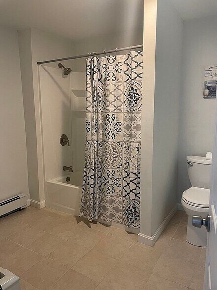 Building Photo - 27 Snell St