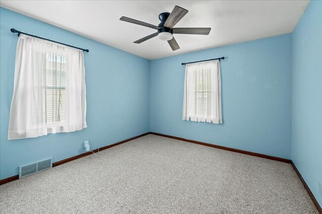 Building Photo - 401 N 13th Ave