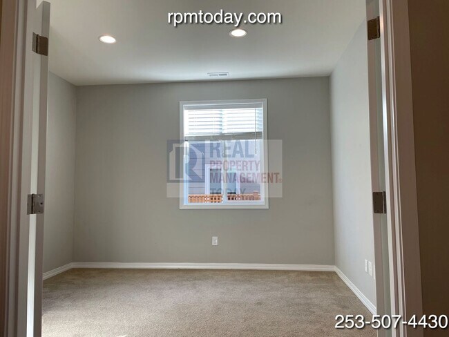 Building Photo - Gorgeous 2 Bedroom in 55+ Community!
