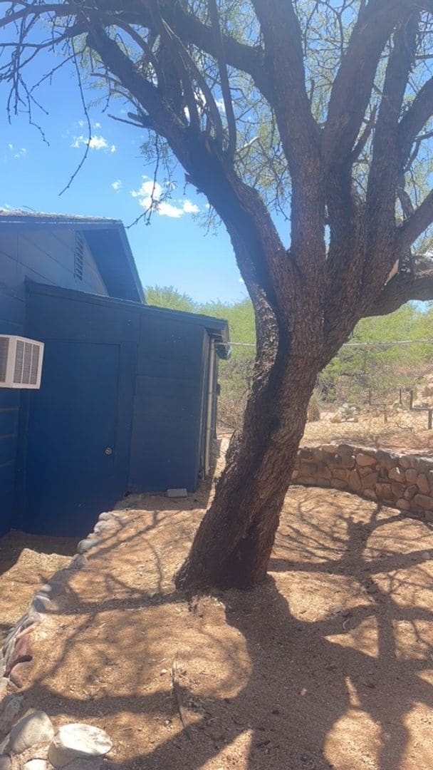 Building Photo - 626 S Huachuca St
