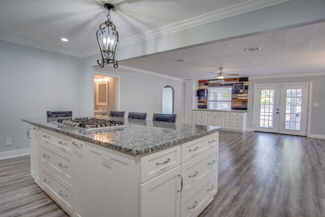 Building Photo - East Hill 3BR Home Near Bayview Park with Office, Hot Tub, Workshop & Detached Garage
