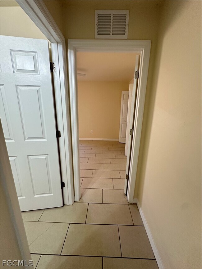 Building Photo - 4521 SW 9th Ave