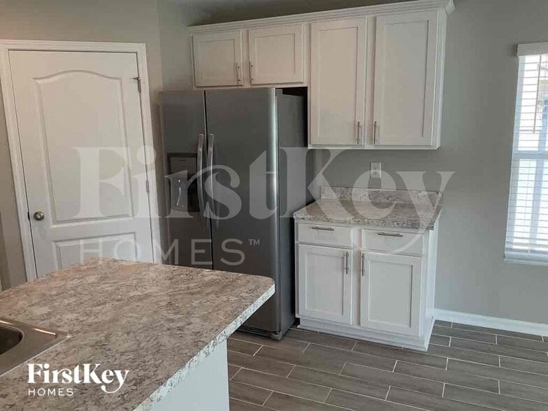 Building Photo - 2366 Sea Palm Ave