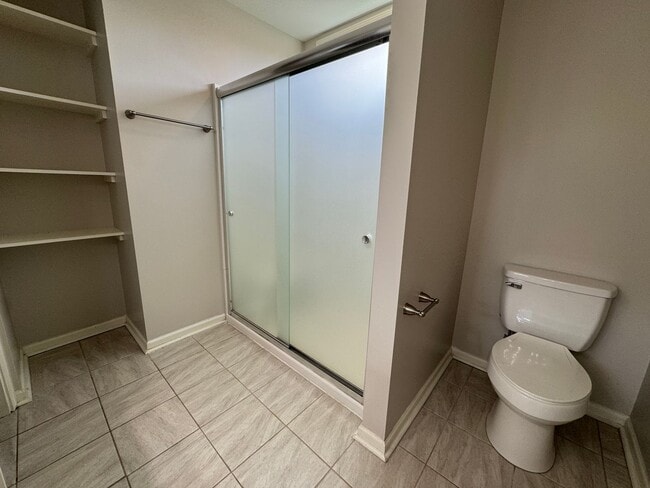 Building Photo - Move-in Ready! **Move-in Special** $250 of...