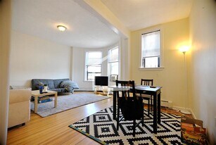 Building Photo - 1952 Beacon St