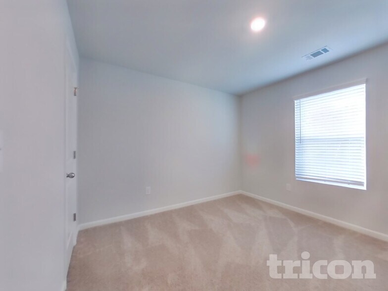 Building Photo - 561 Fairview Oak Pl