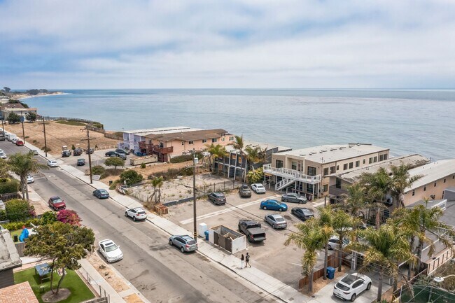 Building Photo - Ocean front on Del Playa Dr.