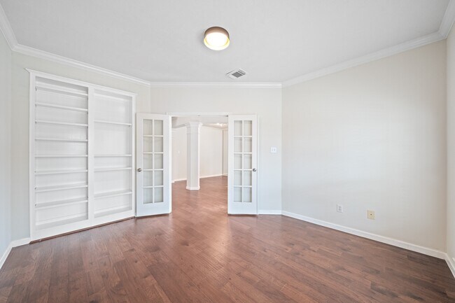 Building Photo - 6214 Laguna Del Rey Dr
