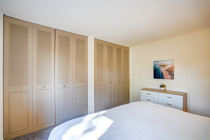 Building Photo - 3367 S 100th St