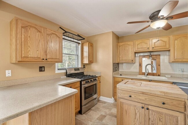 Building Photo - 2045 La Grange Rd