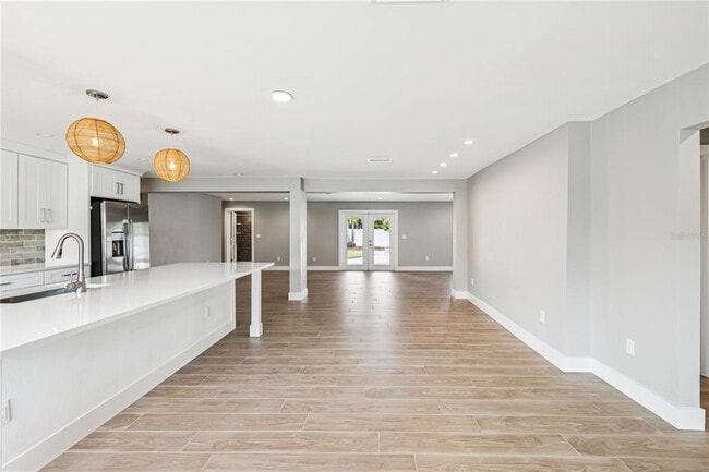 Building Photo - 3800 Bayshore Blvd NE