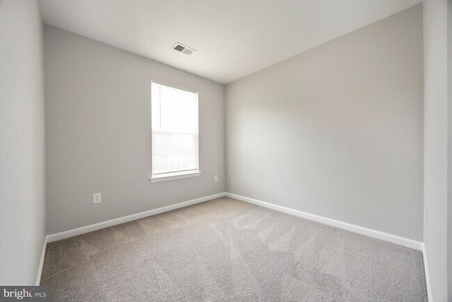 Building Photo - 947 Chase Walk