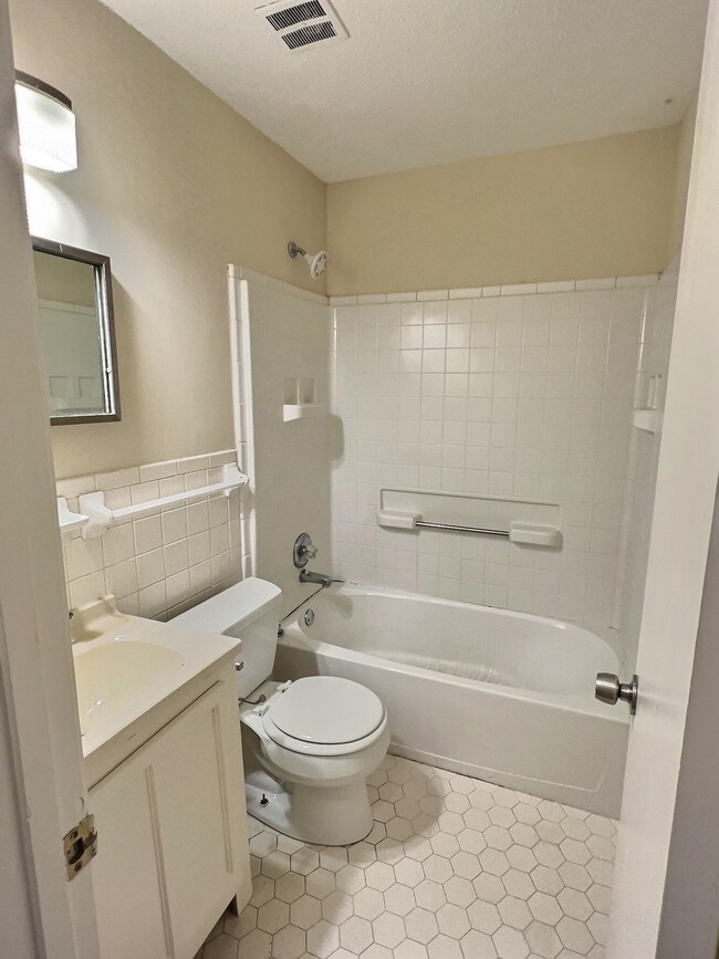 Building Photo - 514 Jeffrey Ln