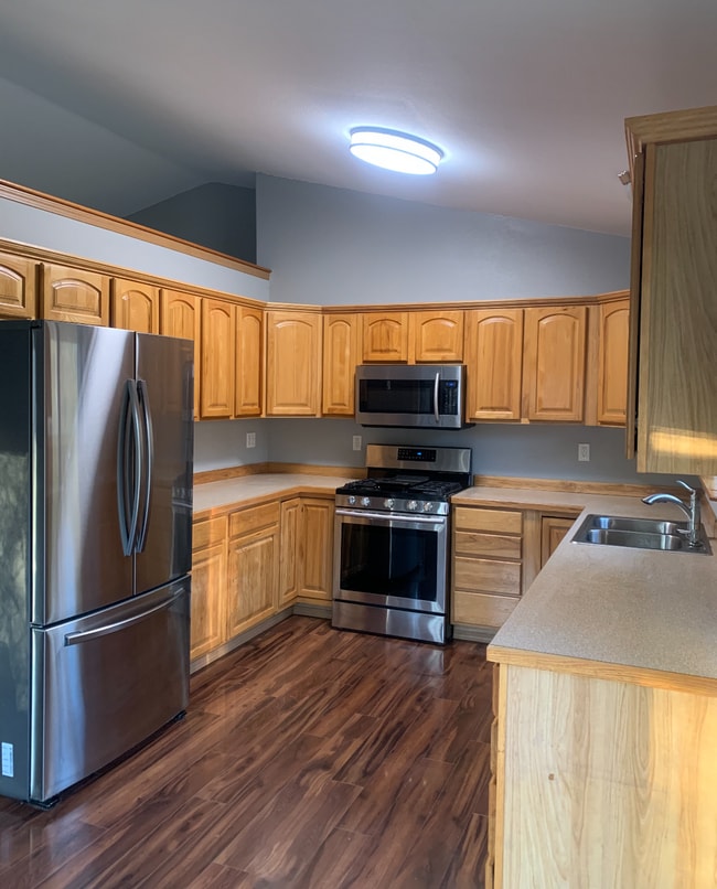 Building Photo - 3 bed/ 2 bath Ranch Style single family ho...