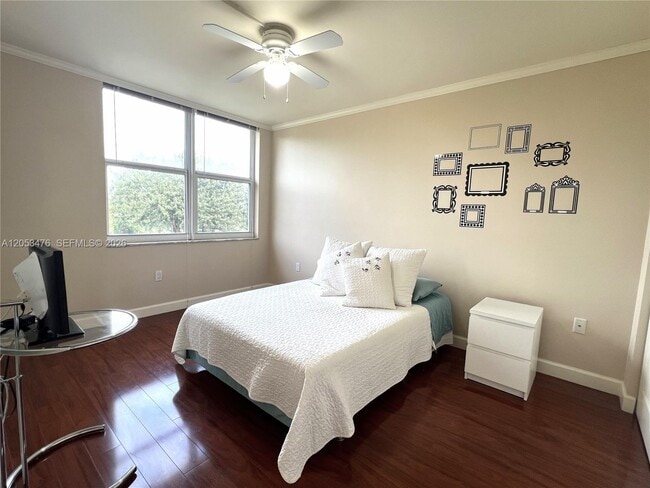 Building Photo - 9451 Evergreen Pl