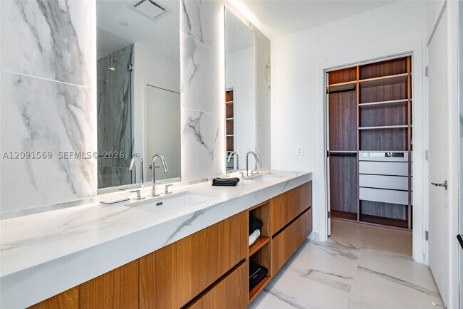 Building Photo - 1400 Biscayne Blvd
