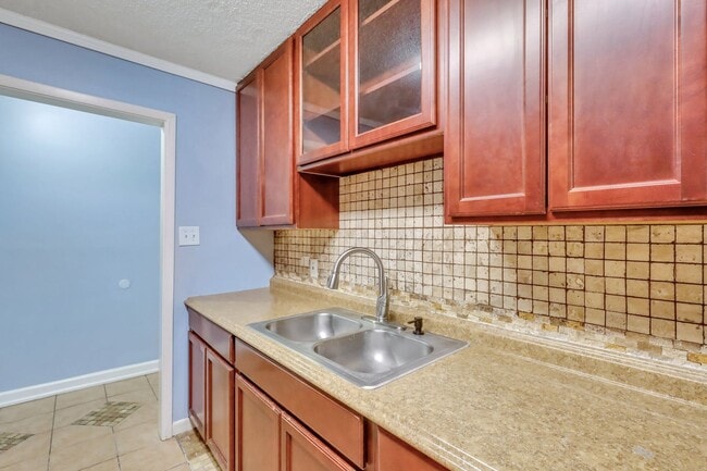 Building Photo - Ranch Home off of Skidaway Rd.