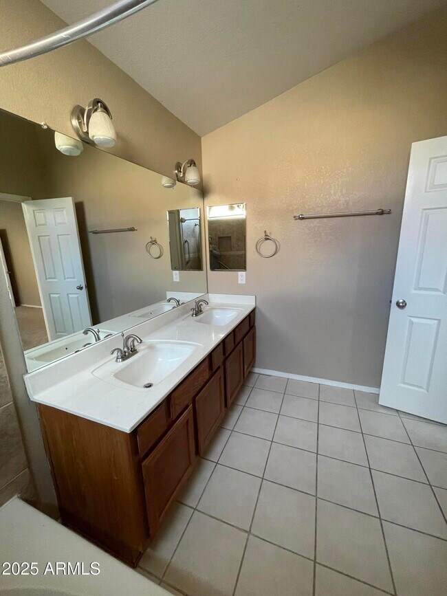 Building Photo - 3443 E Tonto Ln