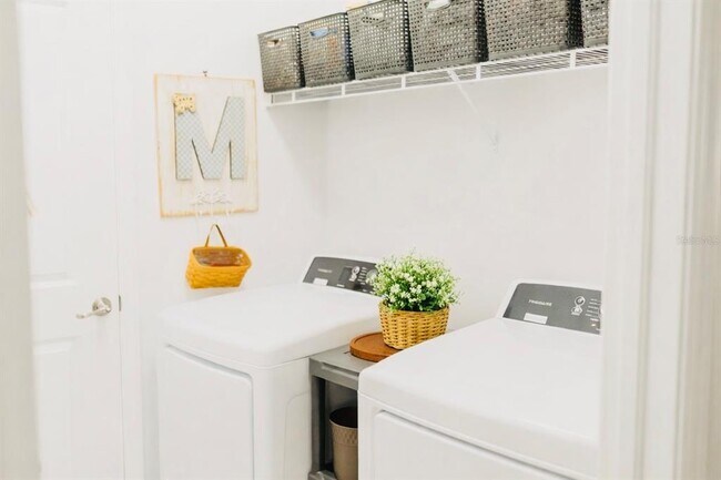 Building Photo - 1873 E Isles Rd