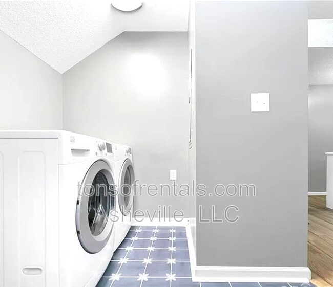 Building Photo - 28 Big Rock Rd