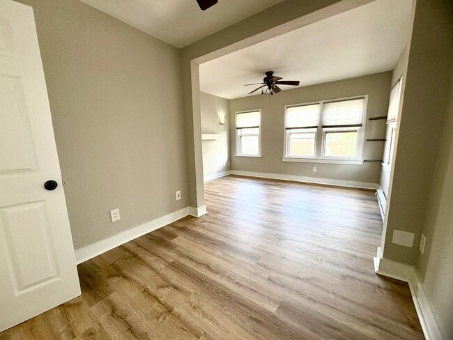 Building Photo - 3 Bedroom 1 Bathroom in York with Sunroom,...