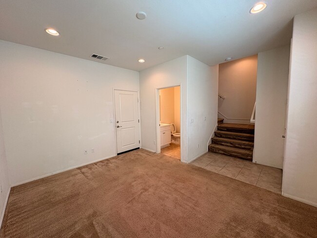 Building Photo - 3 Bed, 4 Bath in Eastvale!