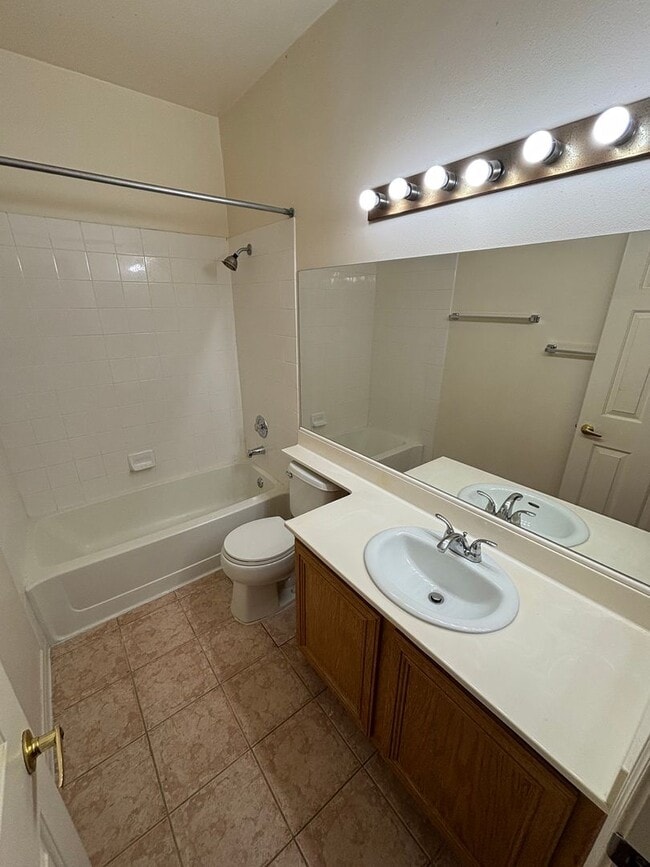 Building Photo - Gorgeous 3BED / 2.5 BATH home located in the gated community of Peccole Ranch!