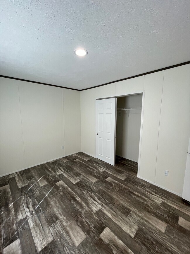 Building Photo - 63 Colonial Dr