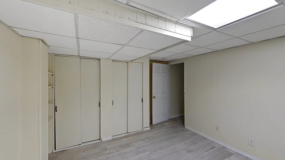 Building Photo - 15 Glenville Ave