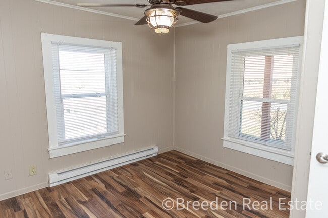 Building Photo - 928 Fairview Dr SW