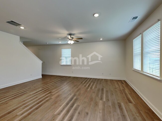 Building Photo - 1036 Highland Walk