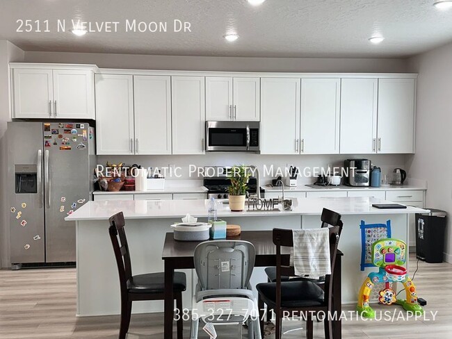 Building Photo - 2511 N Velvet Moon Dr