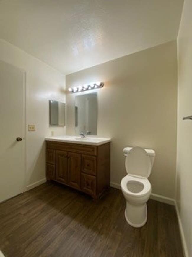 Building Photo - 124 S Silverwood Ln