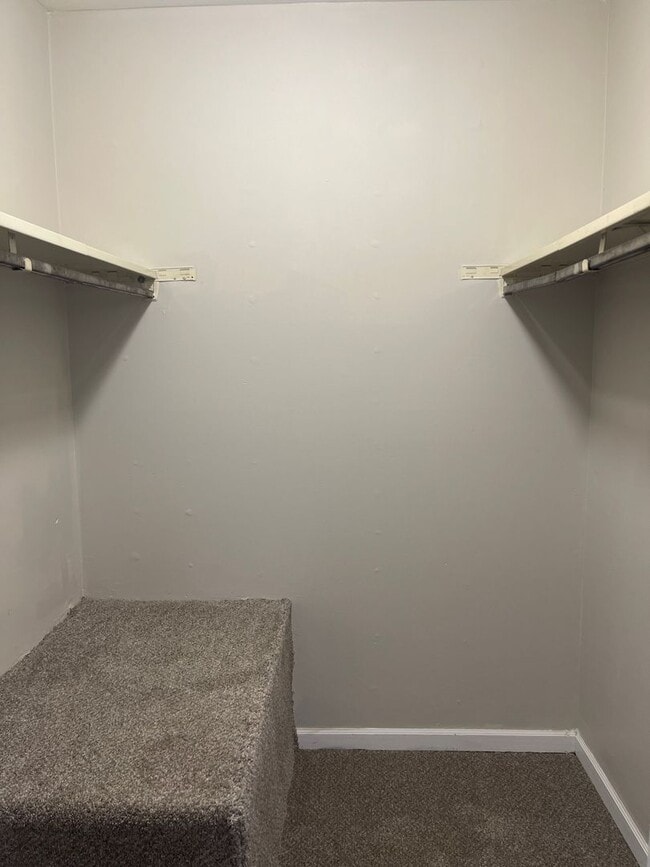 Building Photo - Welcome to this beautifully renovated 2-bedroom, 1.5-bathroom home in Columbus, OH!