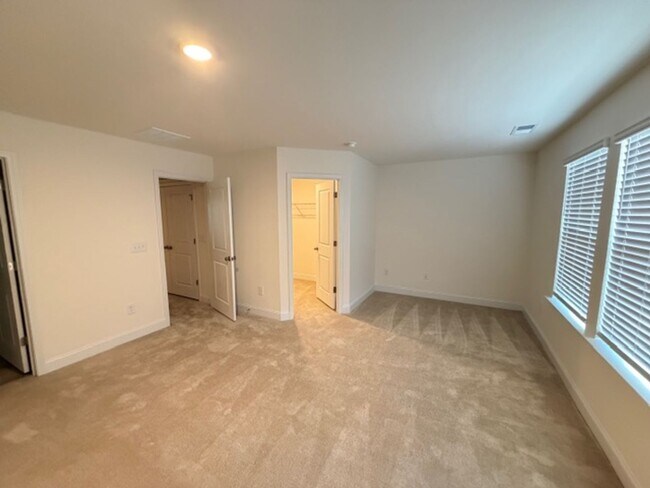 Building Photo - Mebane / Townhouse