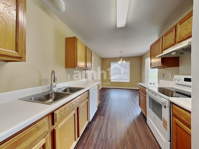 Building Photo - 4004 Pearl Rd