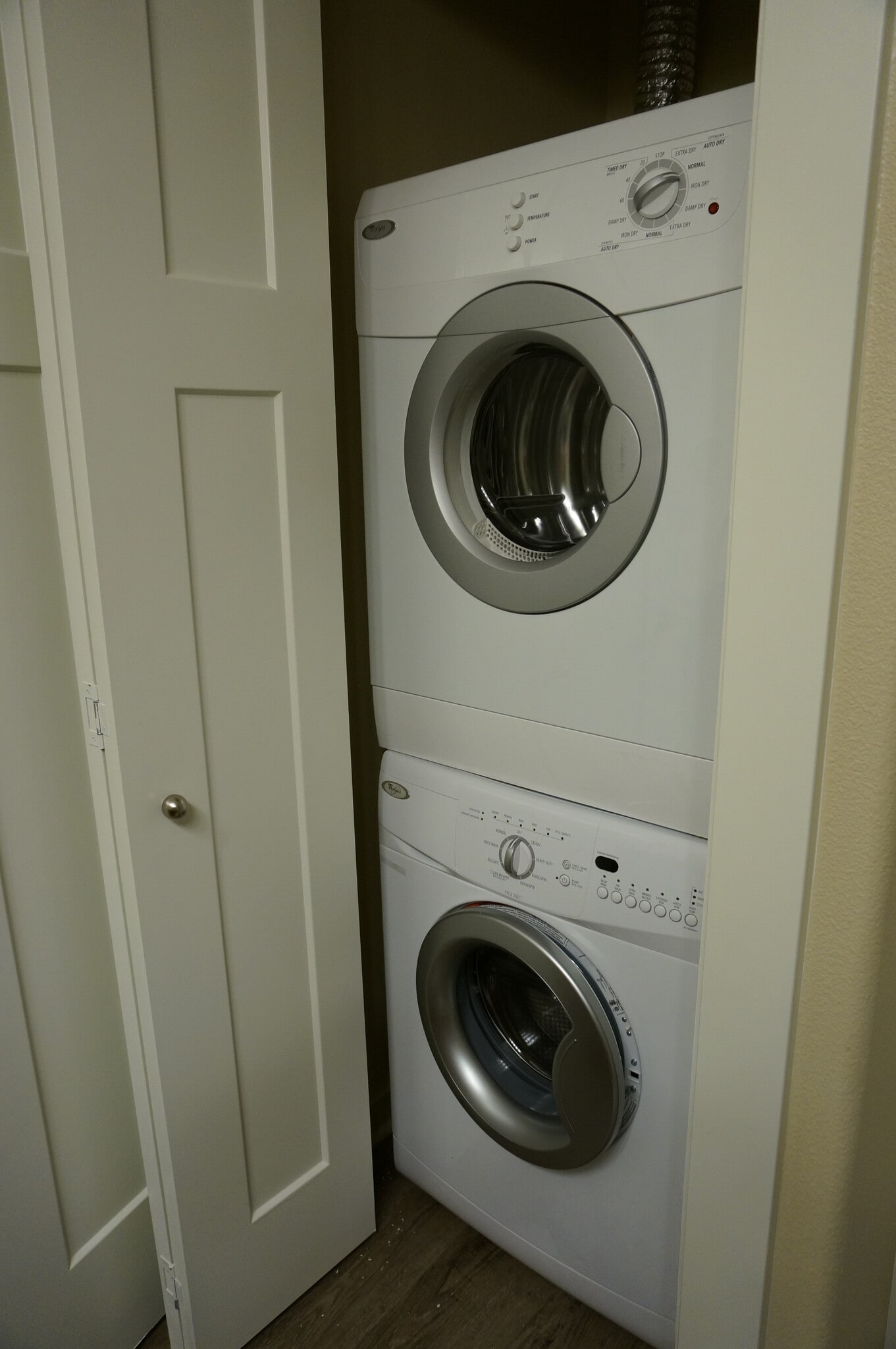 washer/dryer in bathroom - 443 NE GRAHAM ST