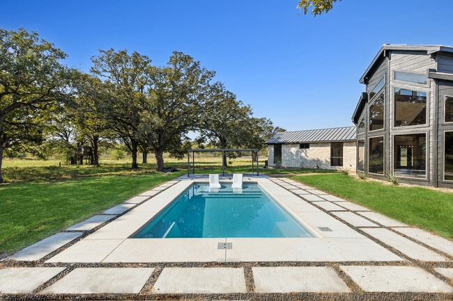 Building Photo - 10934 FM 2728