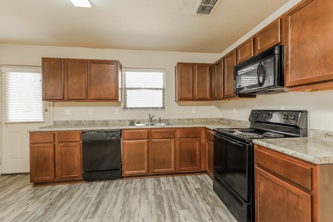 Building Photo - 7002 Heathers Way