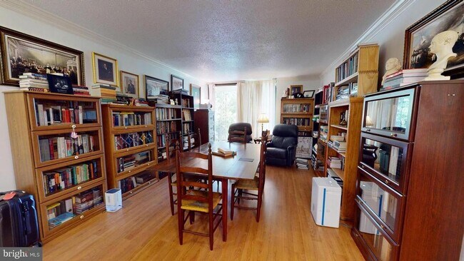 Building Photo - 3101 Patrick Henry Dr