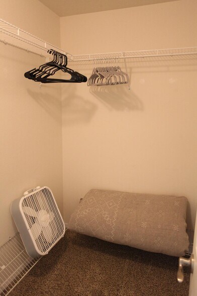 Building Photo - 5615 NE 75th Ave