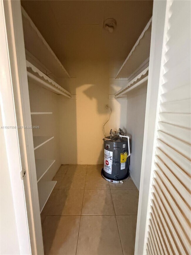 Building Photo - 1211 NE 23rd Ave